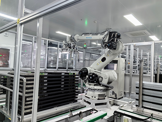 雄安新區(qū)首條信創(chuàng)產(chǎn)品數(shù)字化產(chǎn)線自動(dòng)化裝配作業(yè)。雄安百信信息科技有限公司供圖