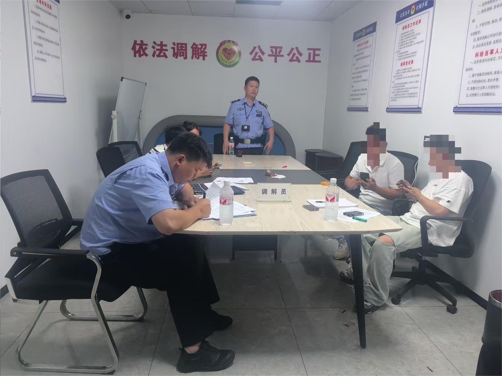 調解現(xiàn)場.jpg 調解現(xiàn)場.jpg