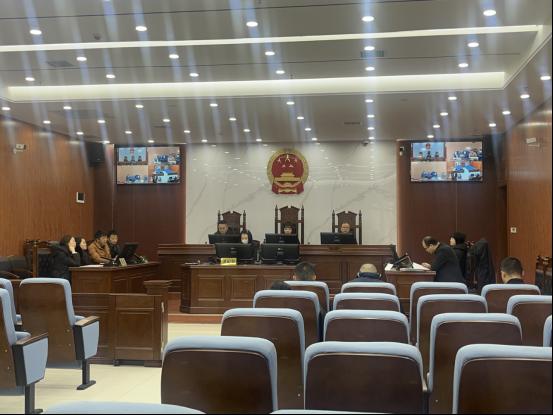 圖1 庭審現(xiàn)場.jpg 圖1 庭審現(xiàn)場.jpg