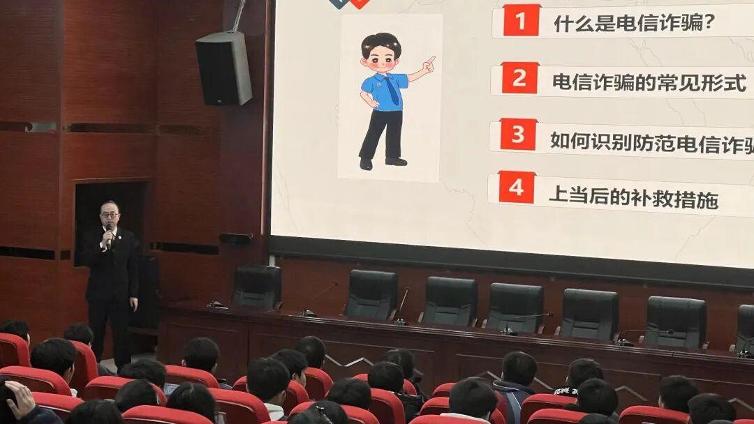 圖2 法治課現(xiàn)場(chǎng)2.jpg 圖2 法治課現(xiàn)場(chǎng)2.jpg