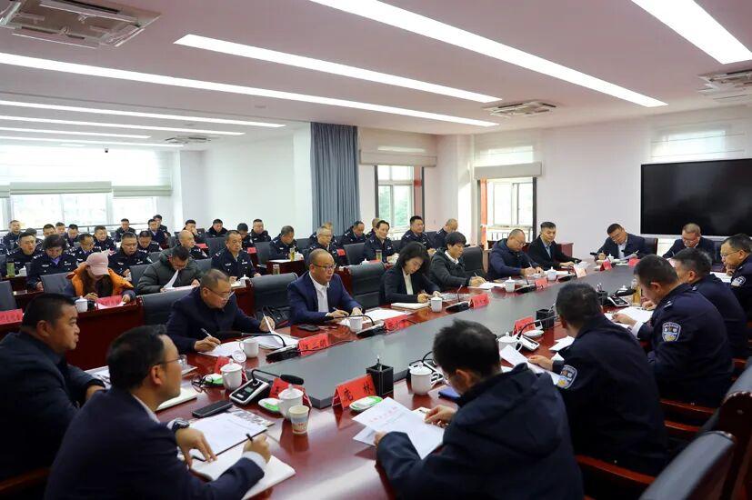 圖3 市公安局舉行黨風(fēng)政風(fēng)警風(fēng)監(jiān)督員聘任儀式。——安順公安融媒體中心供圖.jpg