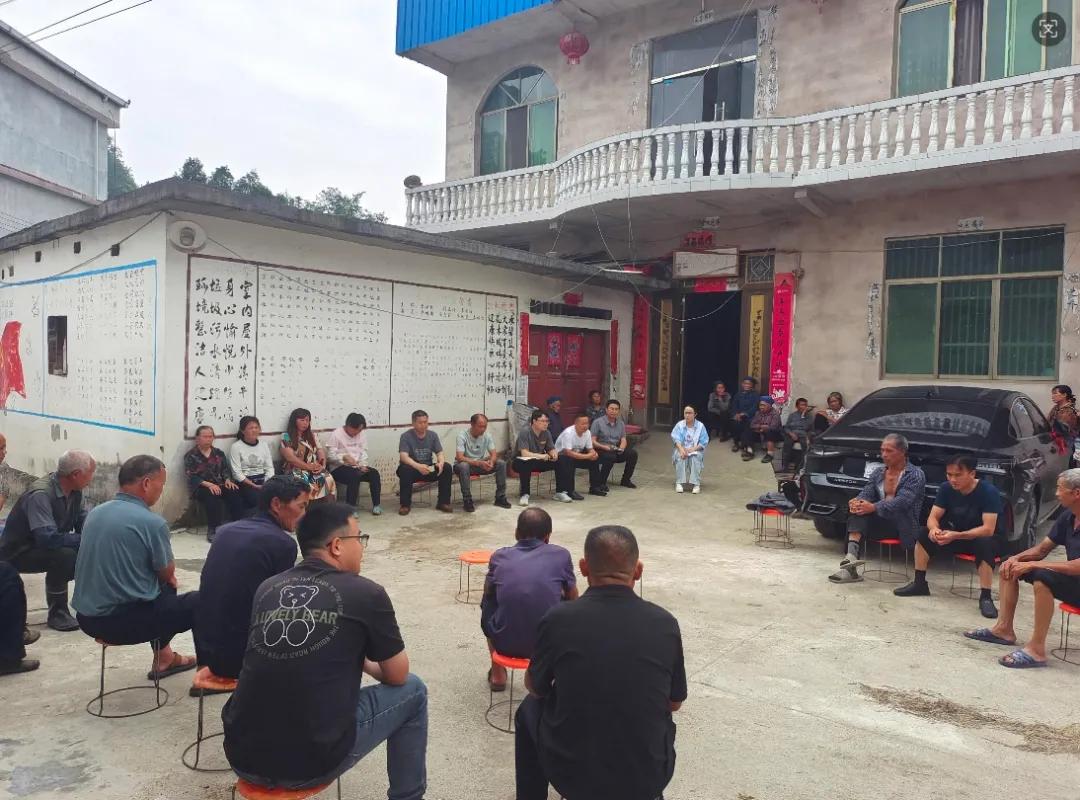 圖3 人民調(diào)解員與“法律明白人”聯(lián)動(dòng)調(diào)處矛盾糾紛.jpg 圖3 人民調(diào)解員與“法律明白人”聯(lián)動(dòng)調(diào)處矛盾糾紛.jpg