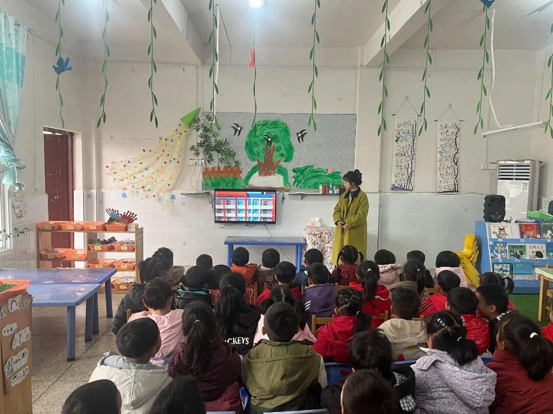 圖3  3月6日，朱家場(chǎng)茅坡小學(xué)、茅坡幼兒園法治副校長張宇婷到校開展法治宣傳活動(dòng).jpg