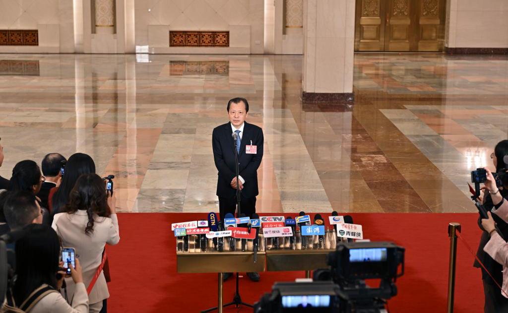 交通運(yùn)輸部部長劉偉接受媒體采訪