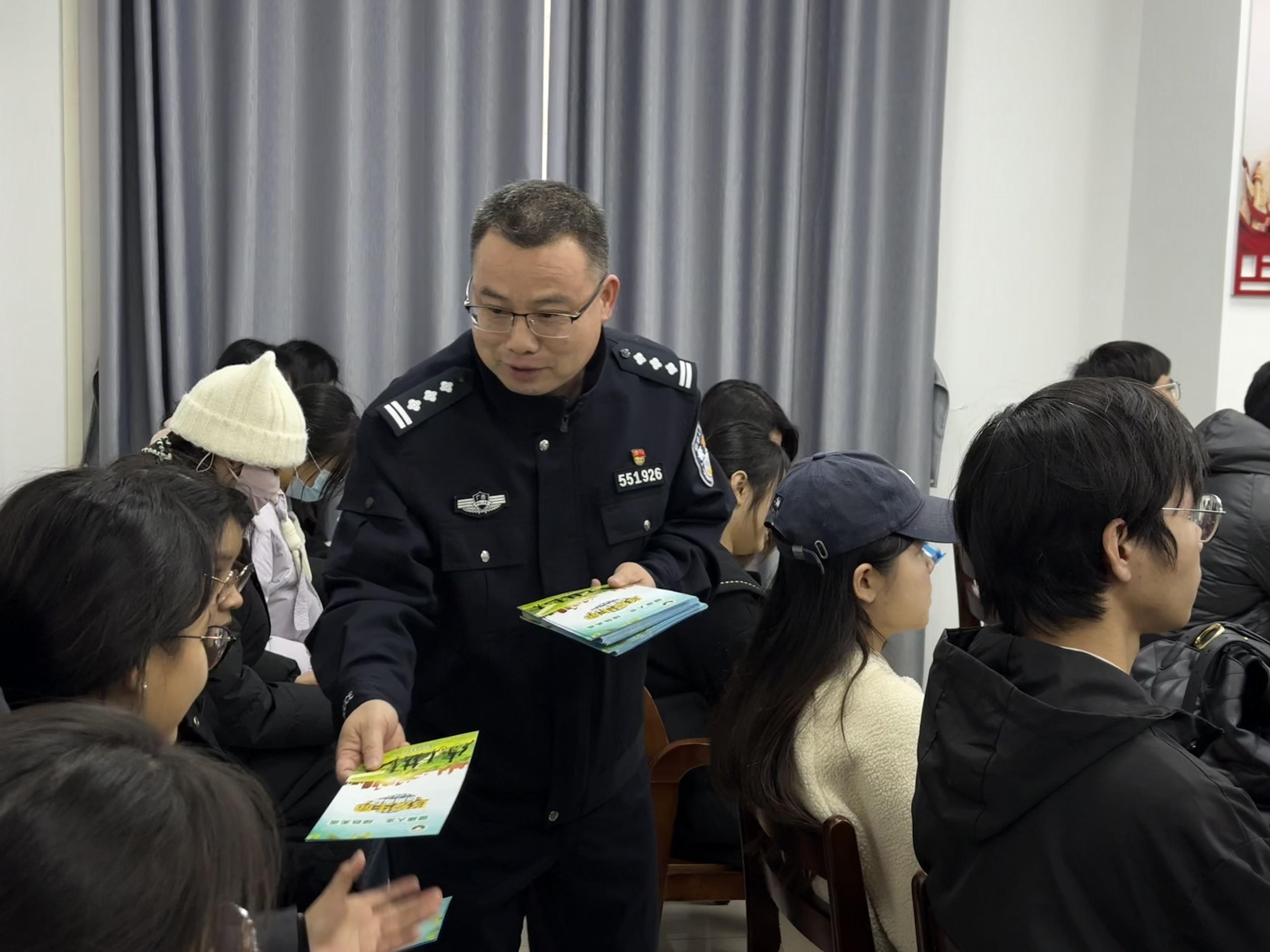 廣西平南：“零容忍”態(tài)度 “全覆蓋”力度 織密織牢禁毒防護網