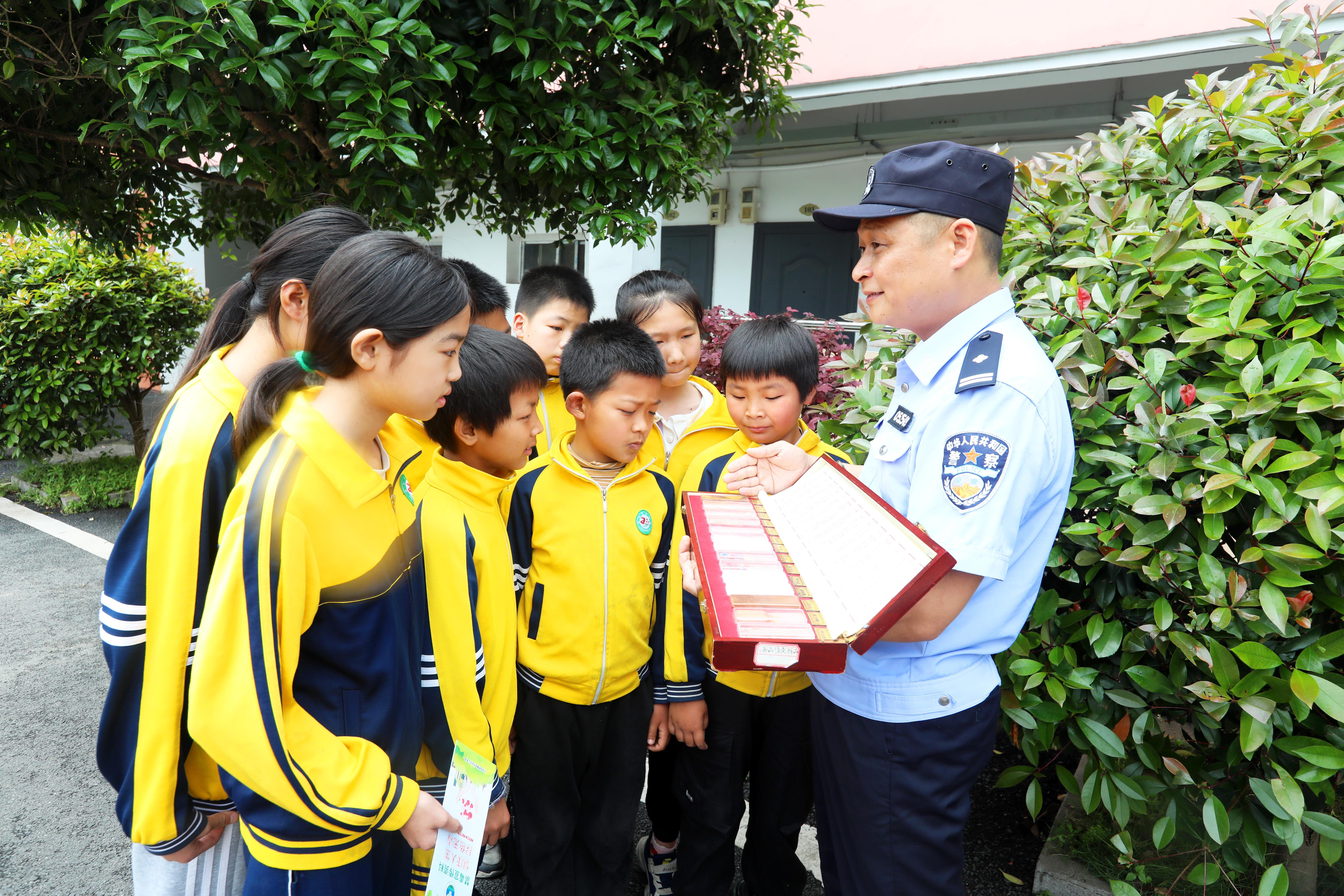 75ba20be445418b47ad2aef0670a088.jpg 75ba20be445418b47ad2aef0670a088.jpg