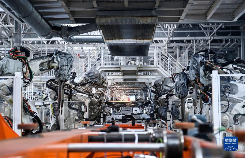 埋頭苦干，用新的偉大奮斗創(chuàng)造新的偉業(yè)