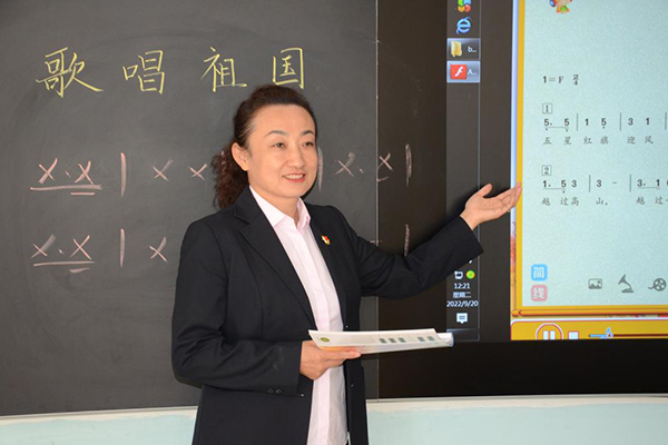 秦穎：用音符點亮鄉(xiāng)村學校里的快樂童年